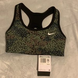 Nike girls dry fit Swoosh training bra, size XS multicolor! Brand new with tag 🥰
